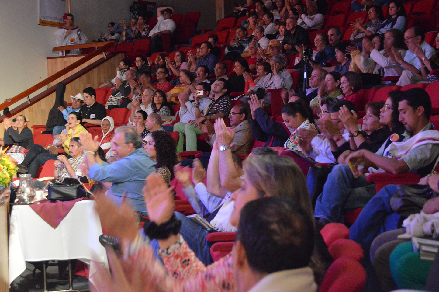El pblico Colombiano que presenci las interpretaciones del Felipe Garca en el Teatro Santiago Londoo.