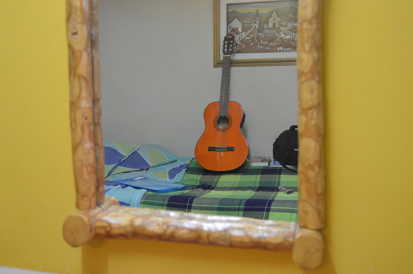 Mi guitarra aguardaba impaciente el momento de presentar mis canciones ante el público colombiano: Felipe García